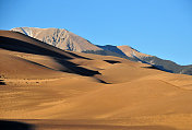 在Sangre de Cristo山脉的Herard山和大沙丘NP，科罗拉多，美国