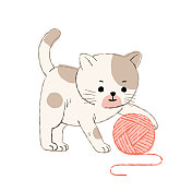 一只可爱的棕色猫咪玩毛线球玩得很开心