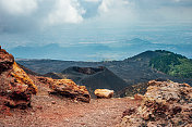 意大利西西里岛的活火山埃特纳火山的全景