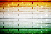 砖墙纹理grunge矢量印度三色乡村褪色背景与三个水平带在浅橙色或藏红花，白色和绿色的颜色