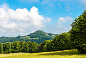 瑞士汝拉山脉丰富多彩的山景