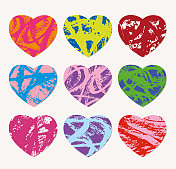 一套涂鸦纹理心脏形状-多色。 一套涂鸦纹理心脏形状-多色。