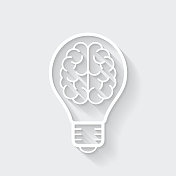有脑子的灯泡。图标与空白背景上的长阴影-平面设计