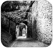 19世纪，德国巴登巴登，霍恩巴登城堡遗址的走廊