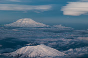 圣海伦斯山和亚当斯山