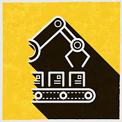 生产线上的机械臂。图标与长阴影的纹理黄色背景