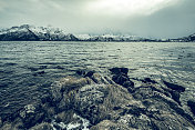 冬季，挪威Vesteralen岛上的M?klandsfjord。