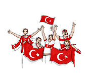 五名土耳其球迷在土耳其国旗下庆祝