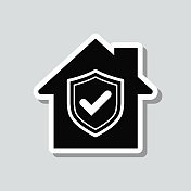 家庭安全-房子与盾。图标贴纸在灰色背景