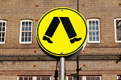 黄色人行横道标志