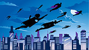 矢量飞行超级英雄联盟剪影在城市景观在夜间股票插图