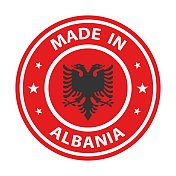 阿尔巴尼亚制造的徽章矢量。有星星和国旗的贴纸。标志孤立在白色背景。