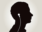 非裔美国人用耳机听音乐的肖像。