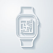 带有迷宫的智能手表。空白背景上剪纸效果的图标