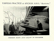 鱼雷被送到杂志，HMS赫敏一艘皇家海军保护巡洋舰，军舰，历史海战