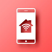 带有智能家居的智能手机。图标在红色背景与阴影 带有智能家居的智能手机。图标在红色背景与阴影