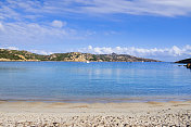 位于撒丁岛马达莱纳群岛南卡普里era的“I Due Mari”海滩