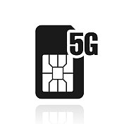 5G SIM卡。白色背景上反射的图标