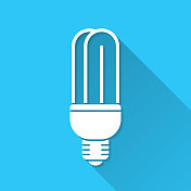 节能灯泡。图标在蓝色背景-平面设计与长阴影