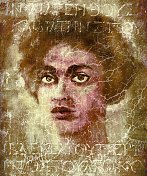 一个皮肤黝黑的中年妇女的脸。说明悲伤、失落