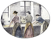 制作帽子时，浮石的帽子由妇女摆桌