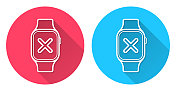 十字标记的智能手表。圆形图标与长阴影在红色或蓝色的背景