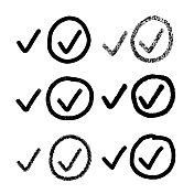 手绘复选标记图标。涂鸦的选中标记。投票、考试、调查 手绘复选标记图标。涂鸦的选中标记。投票、考试、调查