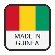 几内亚制造徽章载体。印有星星和国旗的贴纸。标志孤立在白色背景上。
