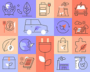 绿色能源相关的矢量细线图标。轮廓符号集合