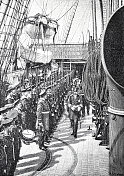 德皇威廉二世在威廉港，他让上层甲板上的船员下台