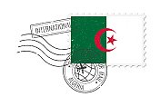 阿尔及利亚grunge风格邮票。复古明信片矢量插图阿尔及利亚国旗孤立在白色背景。复古的风格。
