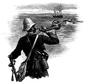 19世纪,士兵向一艘长艇发出信号,让部队返回大船上 19世纪,士兵向一艘长艇发出信号,让部队返回大船上