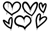 心形爱的形状符号设置在涂鸦艺术涂鸦风格