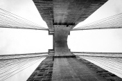 黑白，广角拍摄的布鲁克林大桥