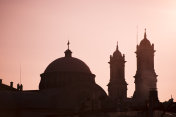 土耳其伊斯坦布尔塔克西姆贝奥卢圣三合会教堂的屋顶