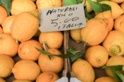 威尼斯里阿尔托市场的柠檬