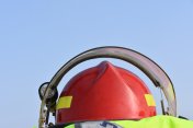一个消防队员的头盔