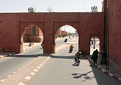 进入摩洛哥马拉喀什古城的大门