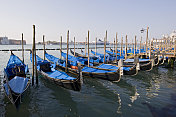 威尼斯大运河里的贡多拉