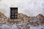 旧砖墙和灰泥墙