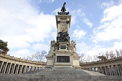 Parque de Retiro，马德里，西班牙，欧洲;阿方索十二世纪念碑