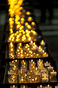 布鲁日圣母教堂的蜡烛