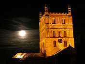 修道院的月亮