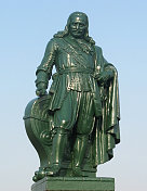 法拉盛的米歇尔・德・吕特上将雕像