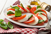 沙拉:Caprese Salad Still Life