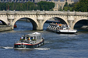 巴黎的巴士河