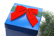 带红色蝴蝶结的圣诞礼盒