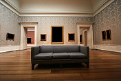 艺术博物馆的沙发