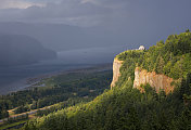 峡谷风暴