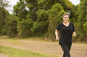 40多岁的女人慢跑